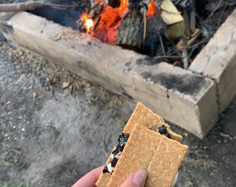 S'mores bij het familiehuis bij het meer